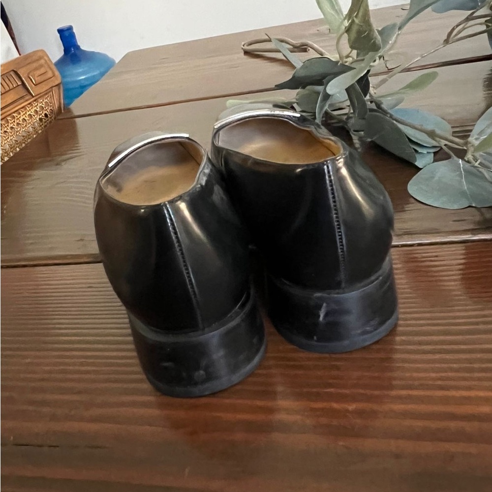 Gucci Women's Black Leather Loafers - Picture 2 of 6